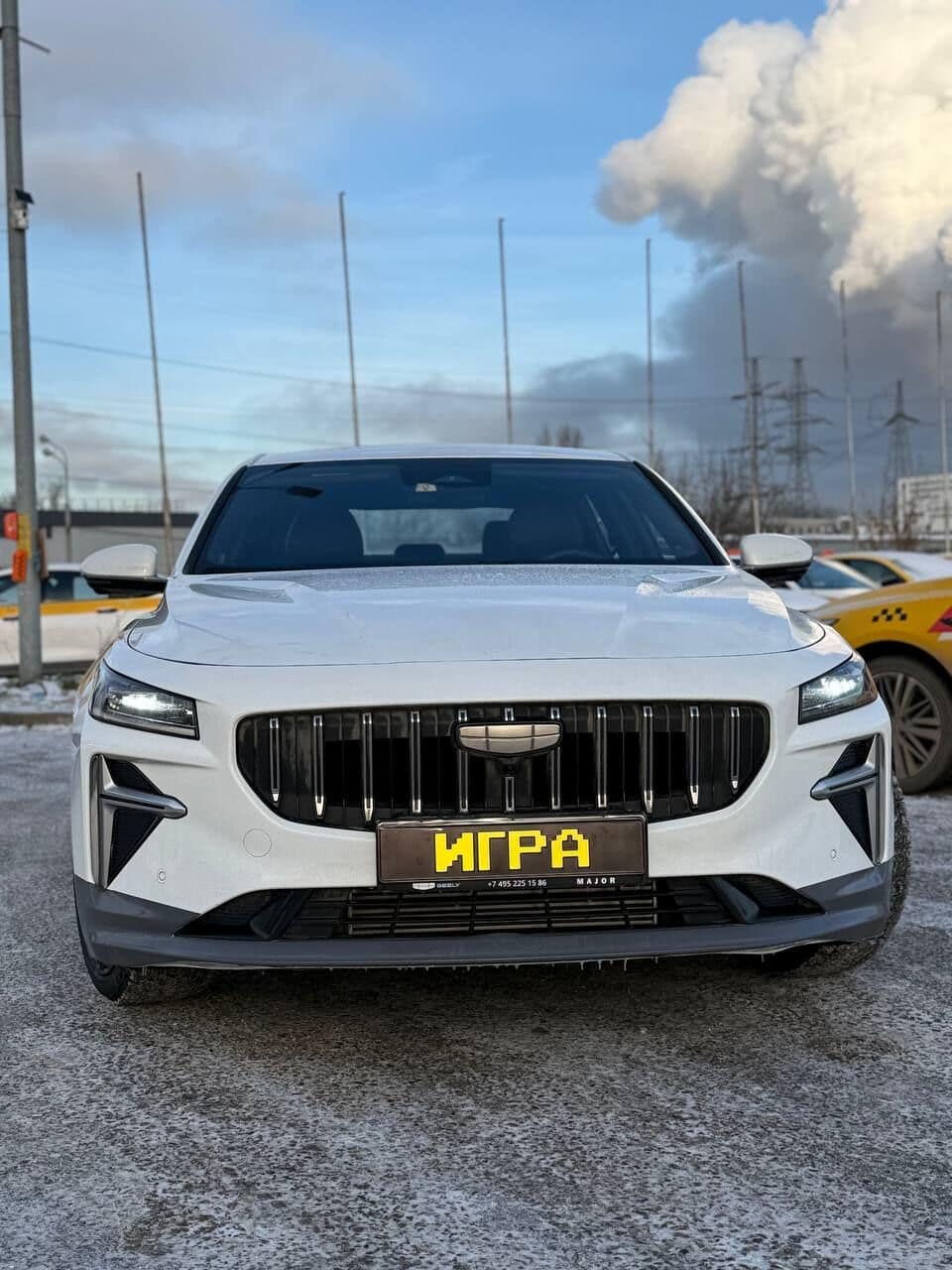 Geely Preface 2024 в парке ИГРА на Рябиновой — вид спереди