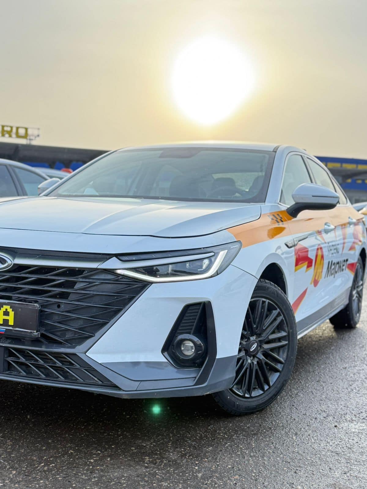 Chery Arrizo 8 2025 в парке ИГРА на Кетчерской — вид спереди сбоку