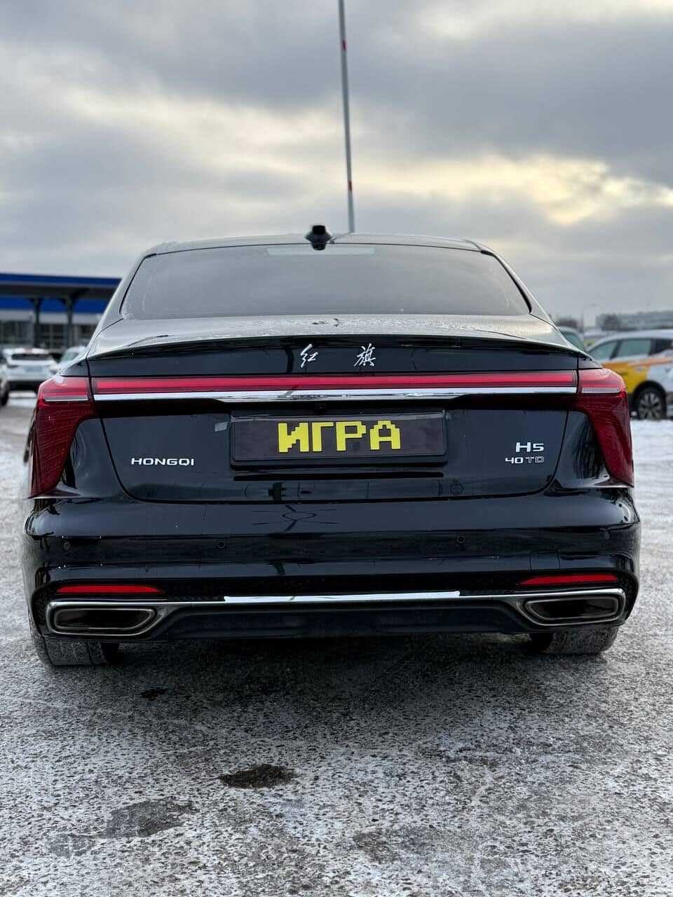 Hongqi H5 2024 в парке ИГРА на Рябиновой — вид сзади